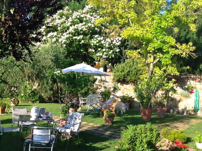 Circondati dal verde e dal profumo di fiori