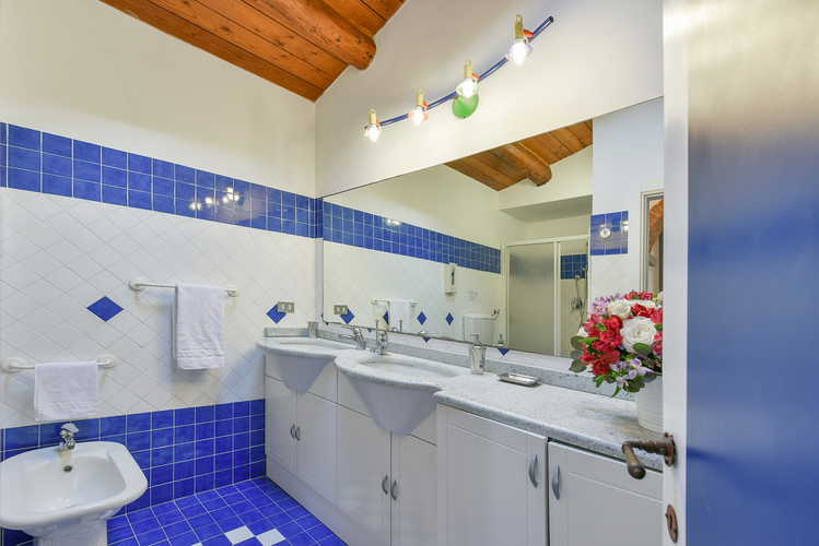 Fattoria Viticcio Rental Apartments & Vineyard: Within walking distance of Greve in Chianti