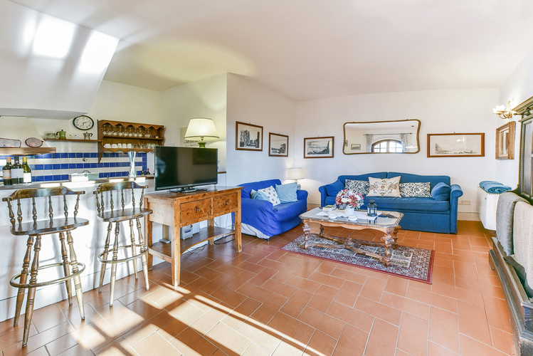 Fattoria Viticcio Rental Apartments & Vineyard: Luminous with natural light