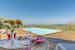 Villa I Cipressini: l'area intorno alla piscina, baciata dai raggi del sole