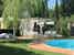 Podere Raffaello - L'area della piscina con un grazioso gazebo moderno