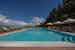 Residence Il Gavillaccio - area relax a bordo piscina con sdraio, ombrelloni e tavoli