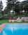La piscina circondata dalla pineta