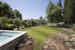 Villa Roveto: la piscina immersa nel verde del rigoglioso giardino
